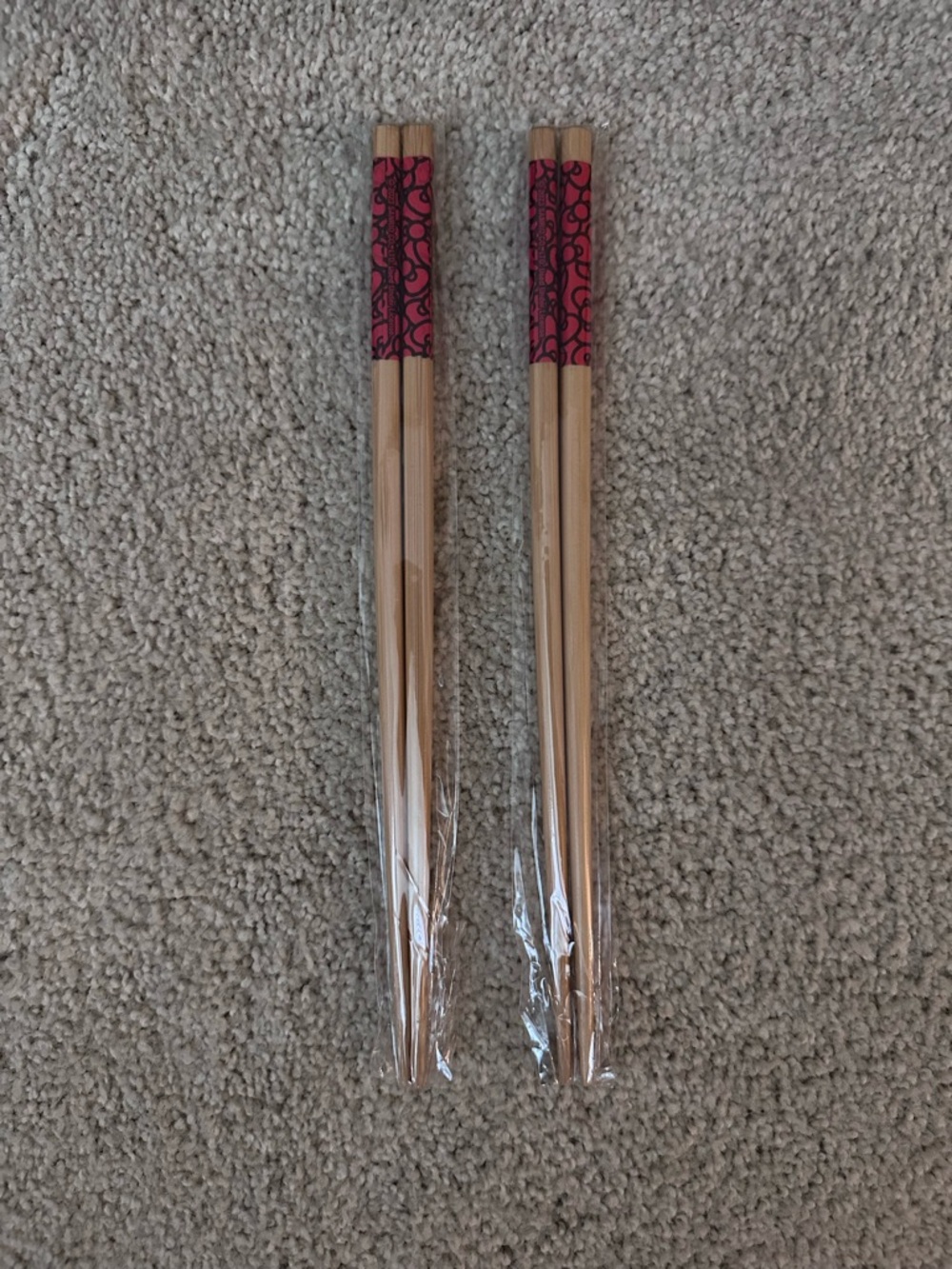 Hello Kitty Pair of Wooden Chopsticks With Bow Patterned Design - Brand New